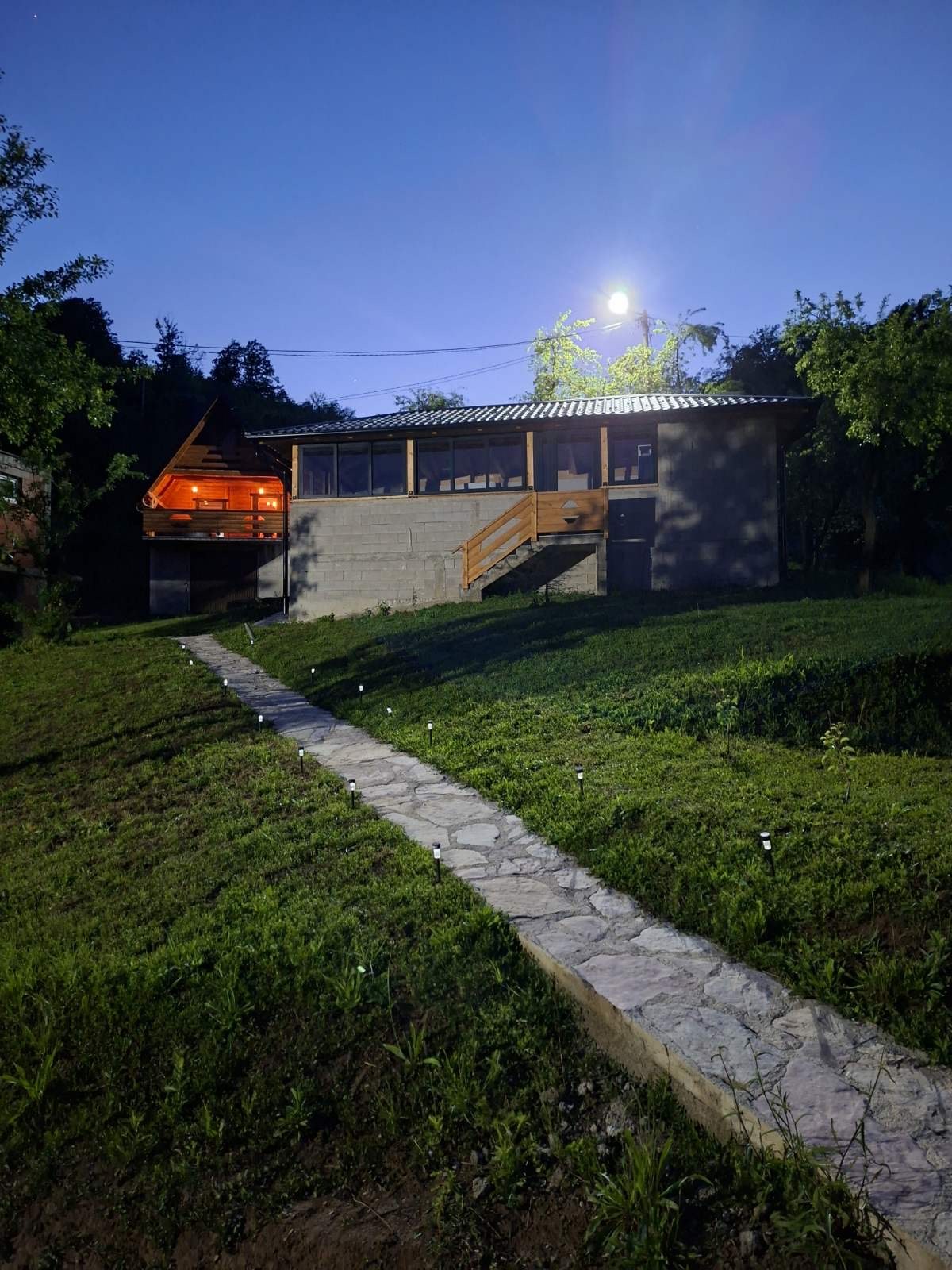 Ladara — noćni ambijent